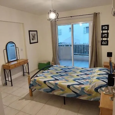 Poolisde With Gym And Tennis Apartament *