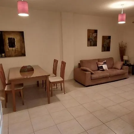 Poolisde With Gym And Tennis Apartament