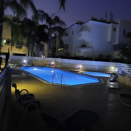 Poolisde With Gym And Tennis Appartement